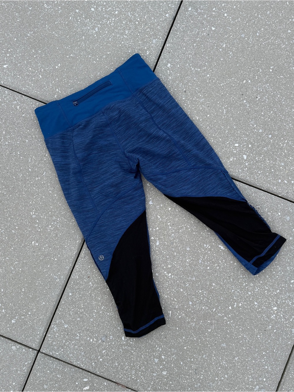 Lululemon blue and black cropped leggings with hidden pocket